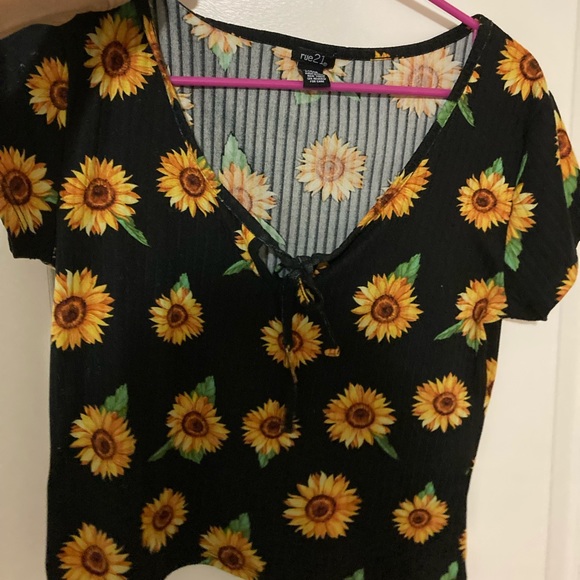 Rue21 floral crop top, size large - Picture 3 of 4